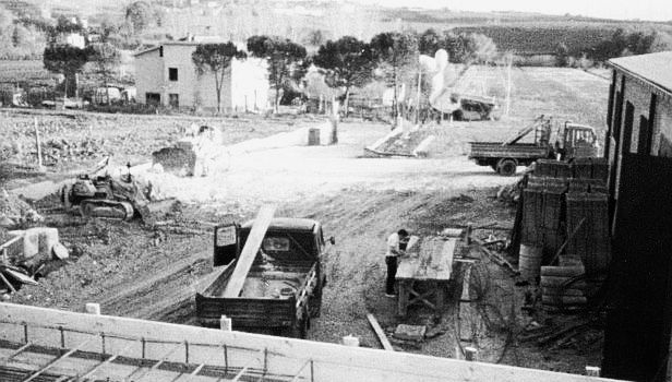 Realizzazione del primo punto vendita nel 1985