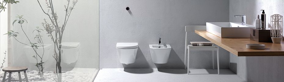 Sanitari per il bagno e ceramiche nello showroom della Termoidraulica Nigrelli, Roma, Guidonia